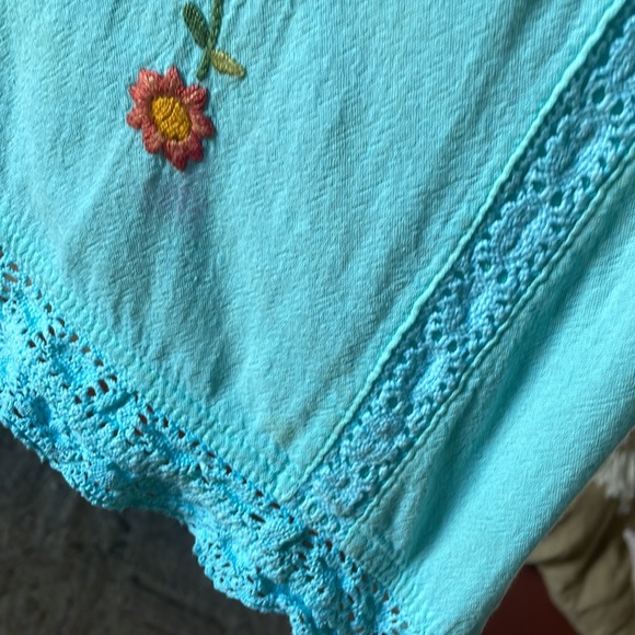 Embroidered Designs short sleeve floral blouse - Picture 5 of 10